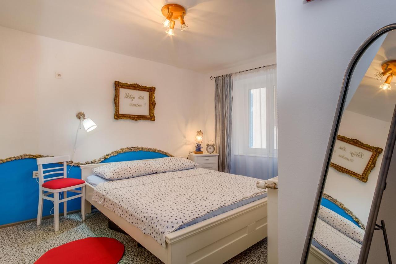 Apartments Kastel Veli Losinj Bagian luar foto