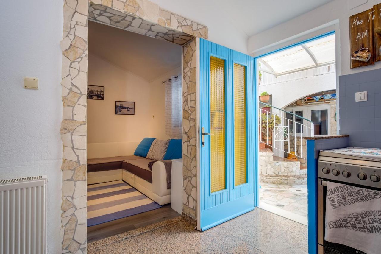 Apartments Kastel Veli Losinj Bagian luar foto
