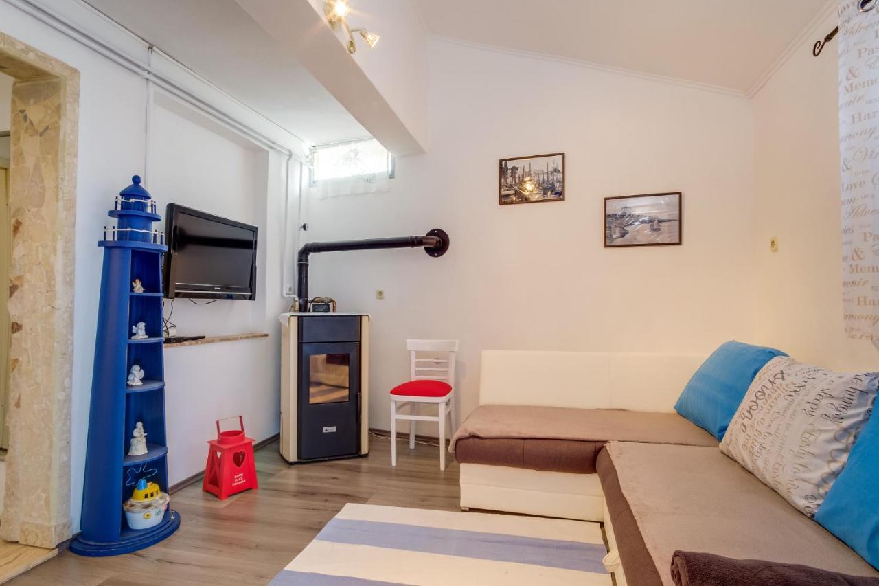 Apartments Kastel Veli Losinj Bagian luar foto