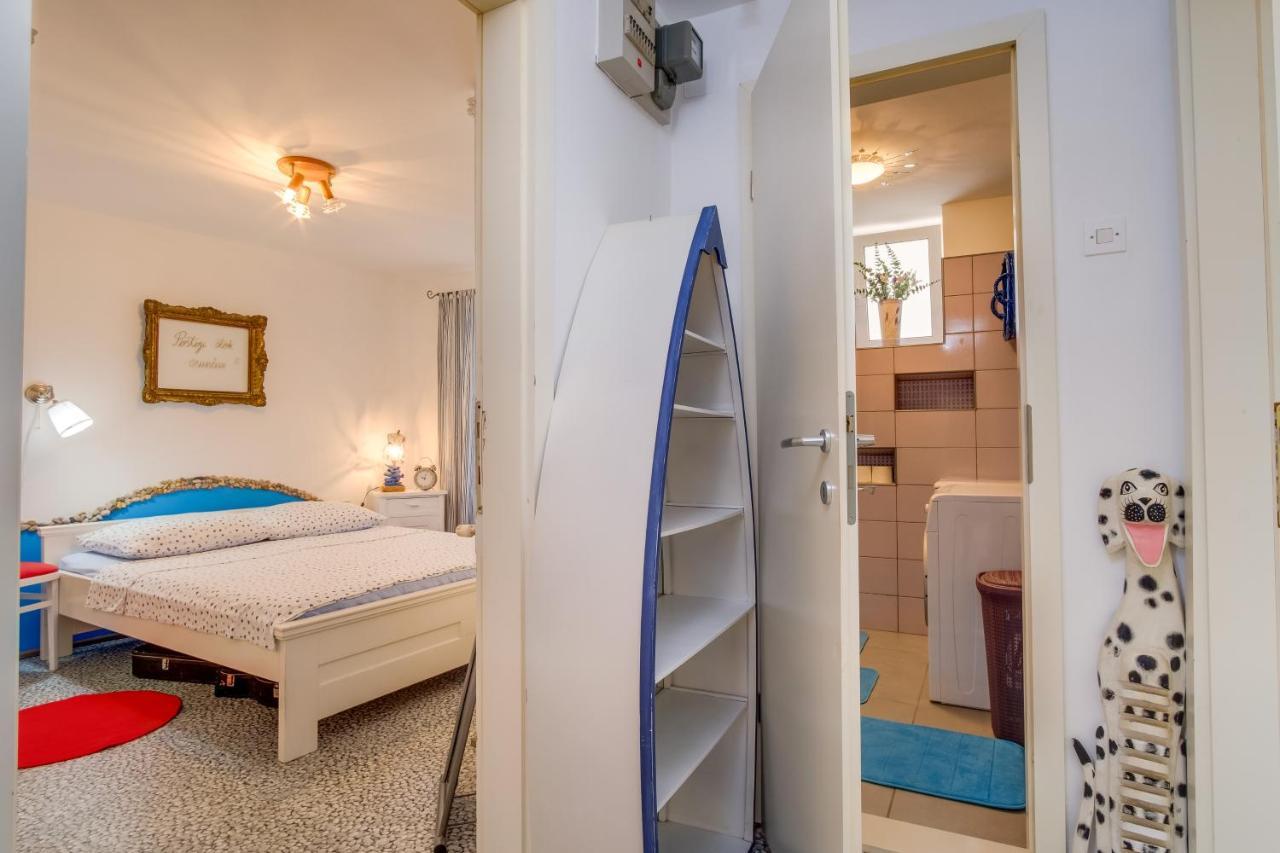Apartments Kastel Veli Losinj Bagian luar foto
