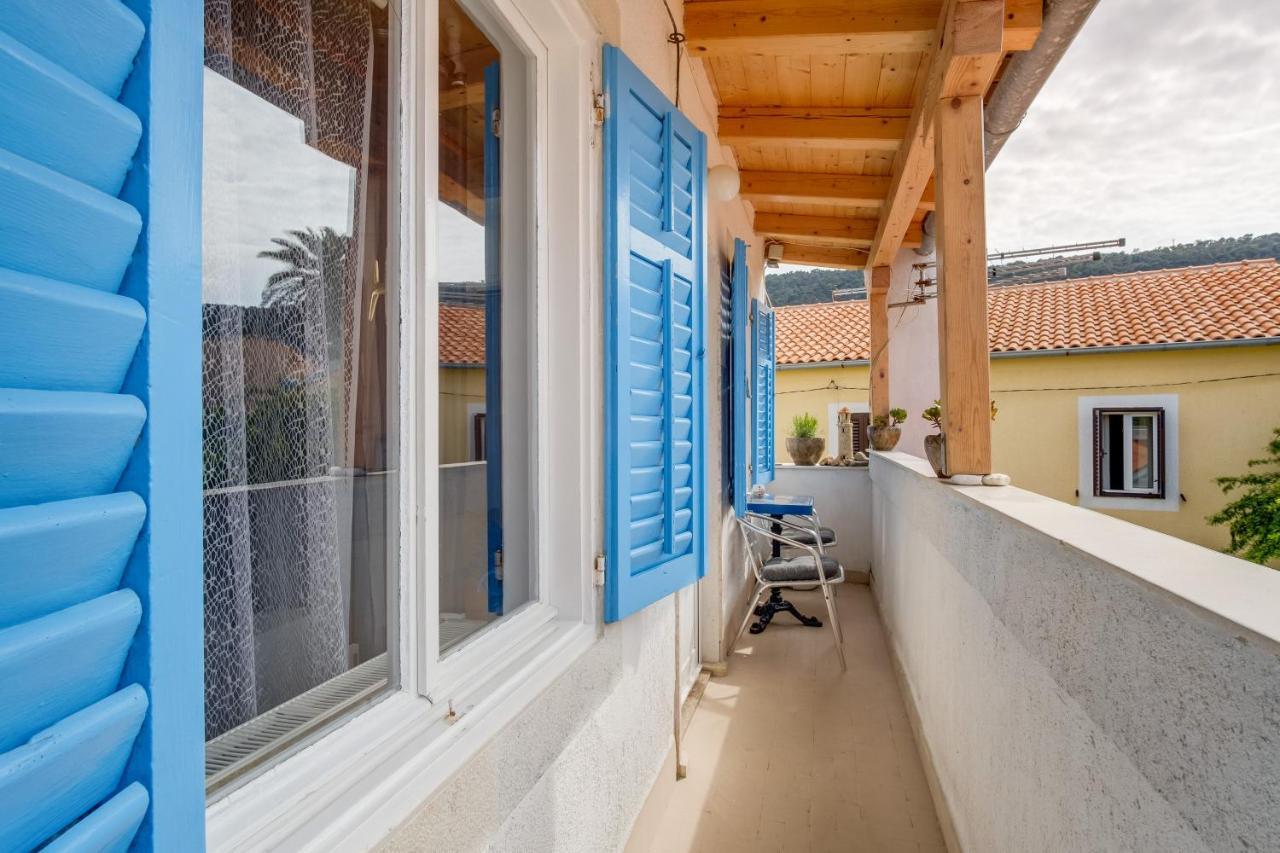 Apartments Kastel Veli Losinj Bagian luar foto
